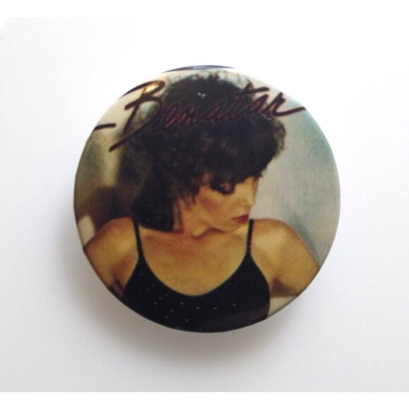 Pat Benatar Badge Pinback Button Original Vintage Sexy Pop Rock Music Pin 1982 - Picture 1 of 2